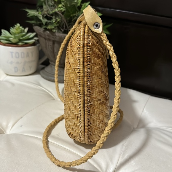 Gorgeous Vintage Bag-Tan Natural Fiber Exterior-Turn Lock Closure - Picture 7 of 16